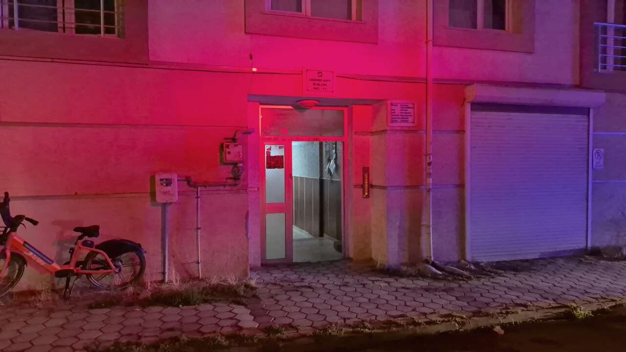Anne ve kızının yaşadığı daireden gelen ses apartmanı ayağa kaldırdı 4